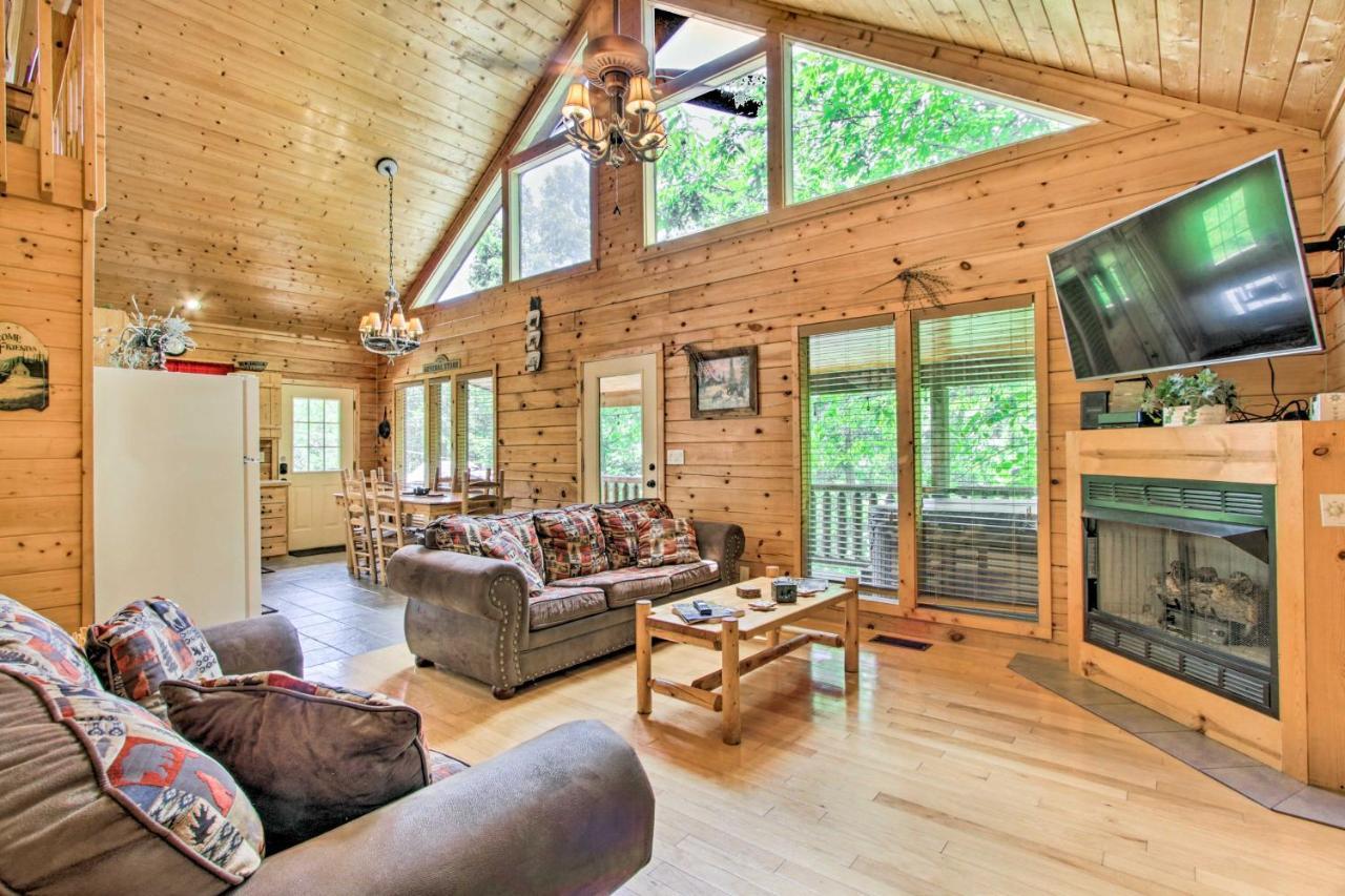 Cabin With Hot Tub And Deck About 12 Mi To Pigeon Forge! Sevierville Exteriér fotografie