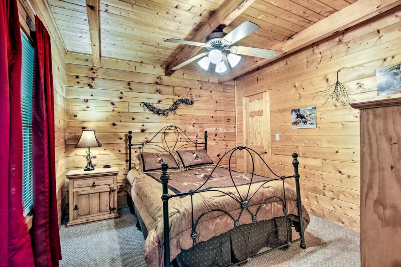 Cabin With Hot Tub And Deck About 12 Mi To Pigeon Forge! Sevierville Exteriér fotografie