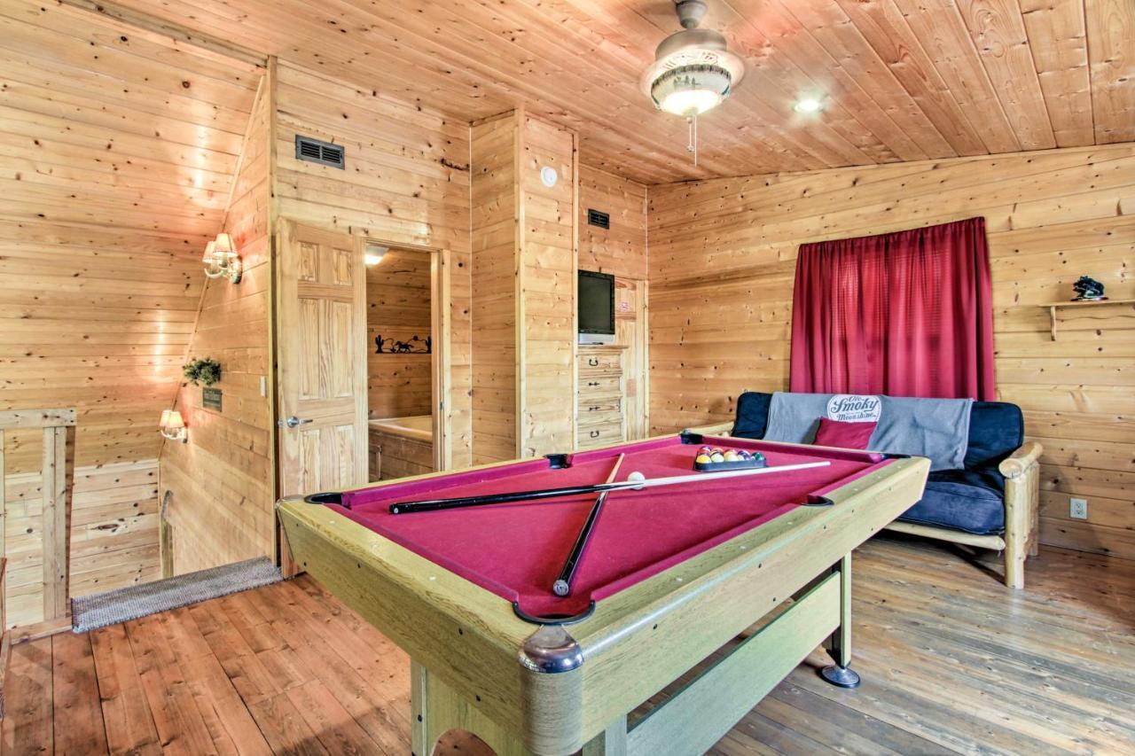 Cabin With Hot Tub And Deck About 12 Mi To Pigeon Forge! Sevierville Exteriér fotografie