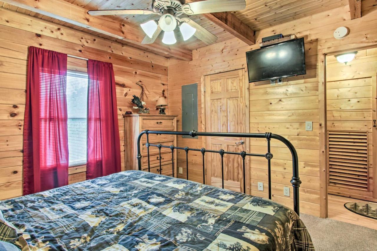Cabin With Hot Tub And Deck About 12 Mi To Pigeon Forge! Sevierville Exteriér fotografie