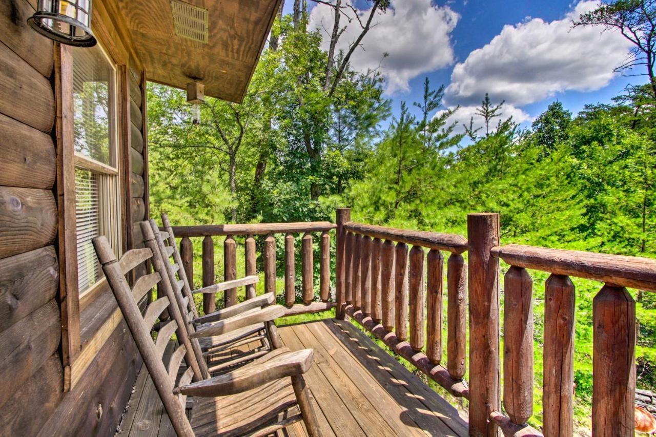 Cabin With Hot Tub And Deck About 12 Mi To Pigeon Forge! Sevierville Exteriér fotografie
