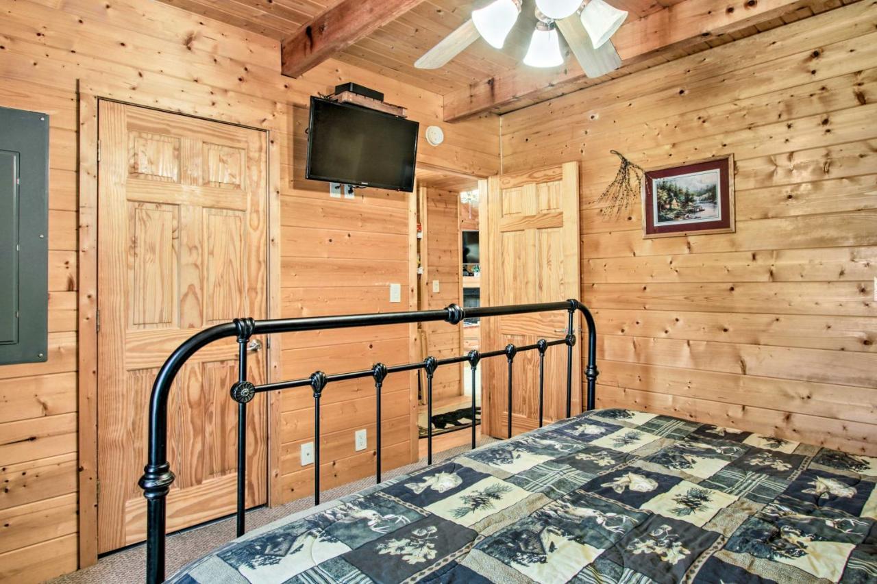 Cabin With Hot Tub And Deck About 12 Mi To Pigeon Forge! Sevierville Exteriér fotografie