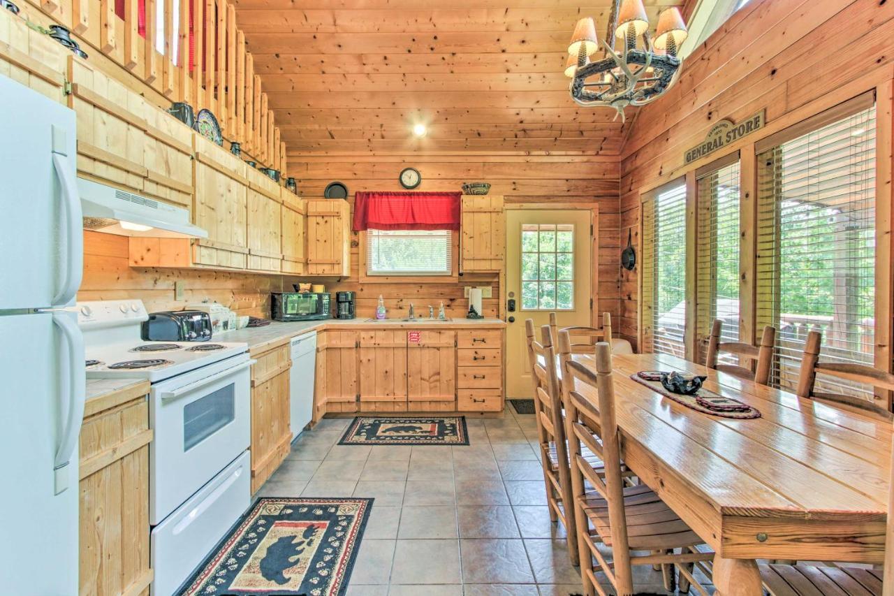 Cabin With Hot Tub And Deck About 12 Mi To Pigeon Forge! Sevierville Exteriér fotografie
